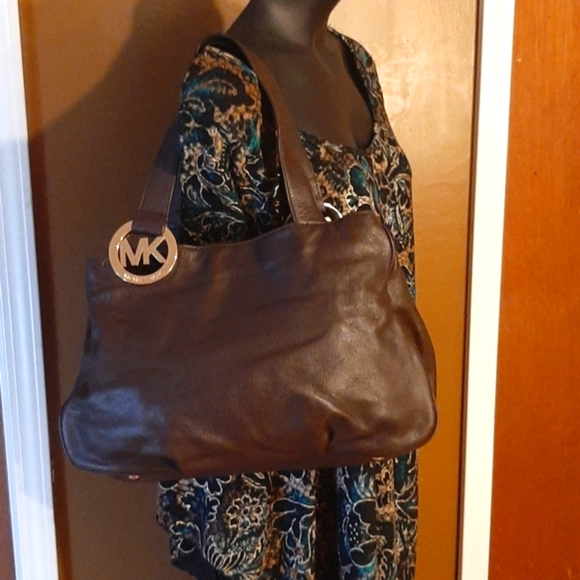 Michael Kors  handbag. Smoke free home - Picture 2 of 7